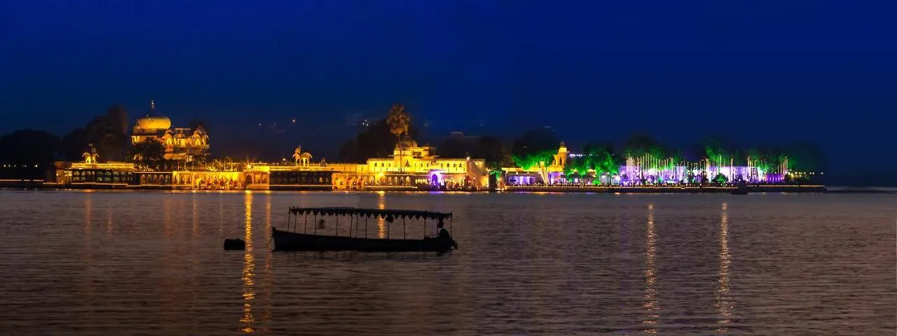 Hotel Jagmandir Island Palace - Grand Heritage Udaipur