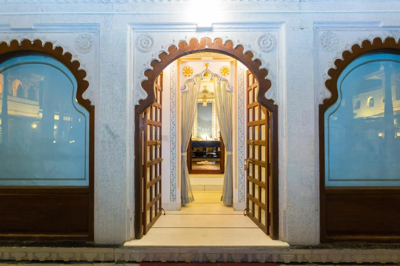 Hotel Jagmandir Island Palace - Grand Heritage Udaipur