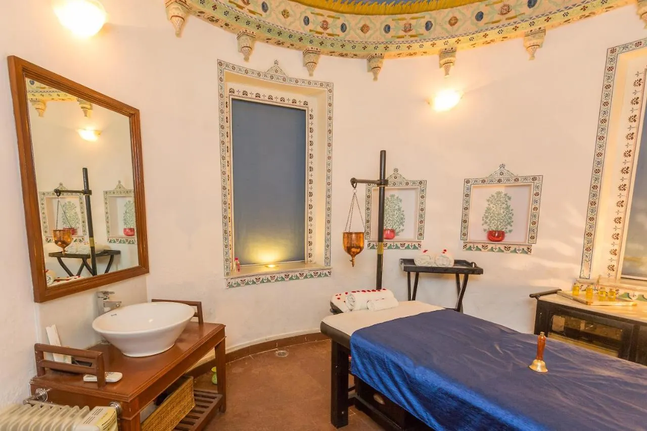 Jagmandir Island Palace - Grand Heritage Udaipur Hotel