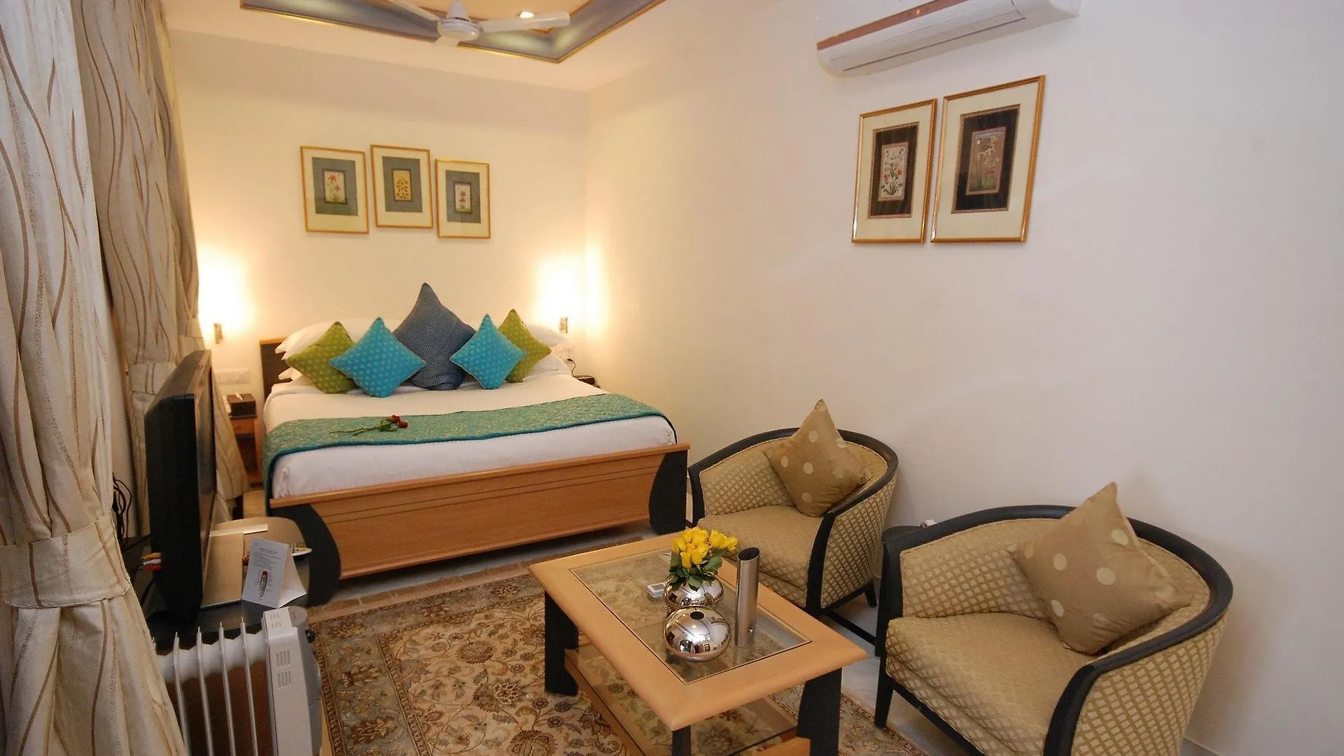 Jagmandir Island Palace - Grand Heritage Udaipur Hotel