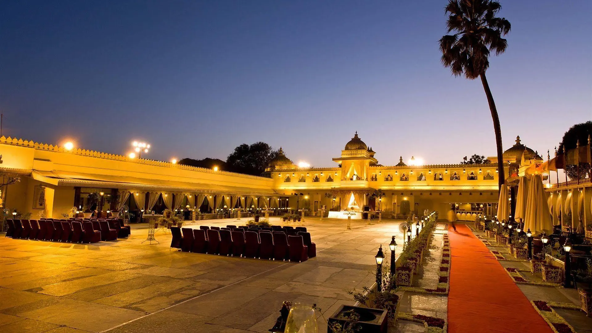Hotel Jagmandir Island Palace - Grand Heritage Udaipur