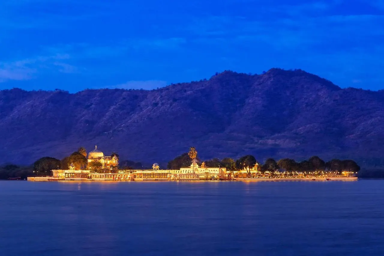Jagmandir Island Palace - Grand Heritage Udaipur Hotel