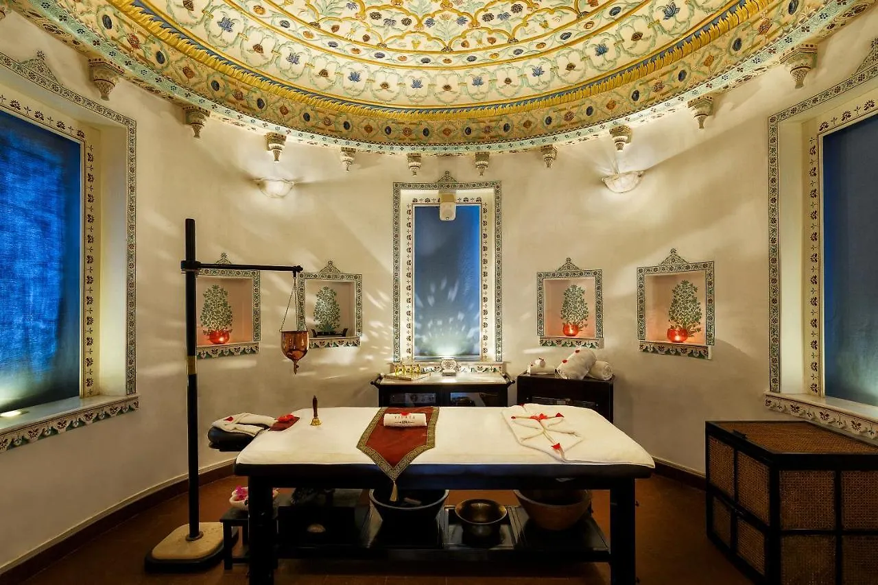 ***** Hotel Jagmandir Island Palace - Grand Heritage Udaipur India