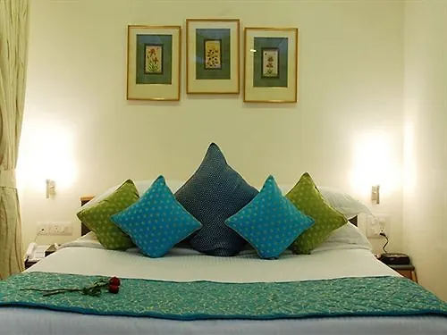 Hotel Jagmandir Island Palace - Grand Heritage Udaipur