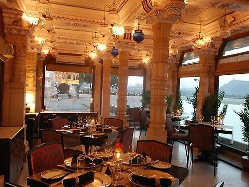 Jagmandir Island Palace - Grand Heritage Udaipur Hotel